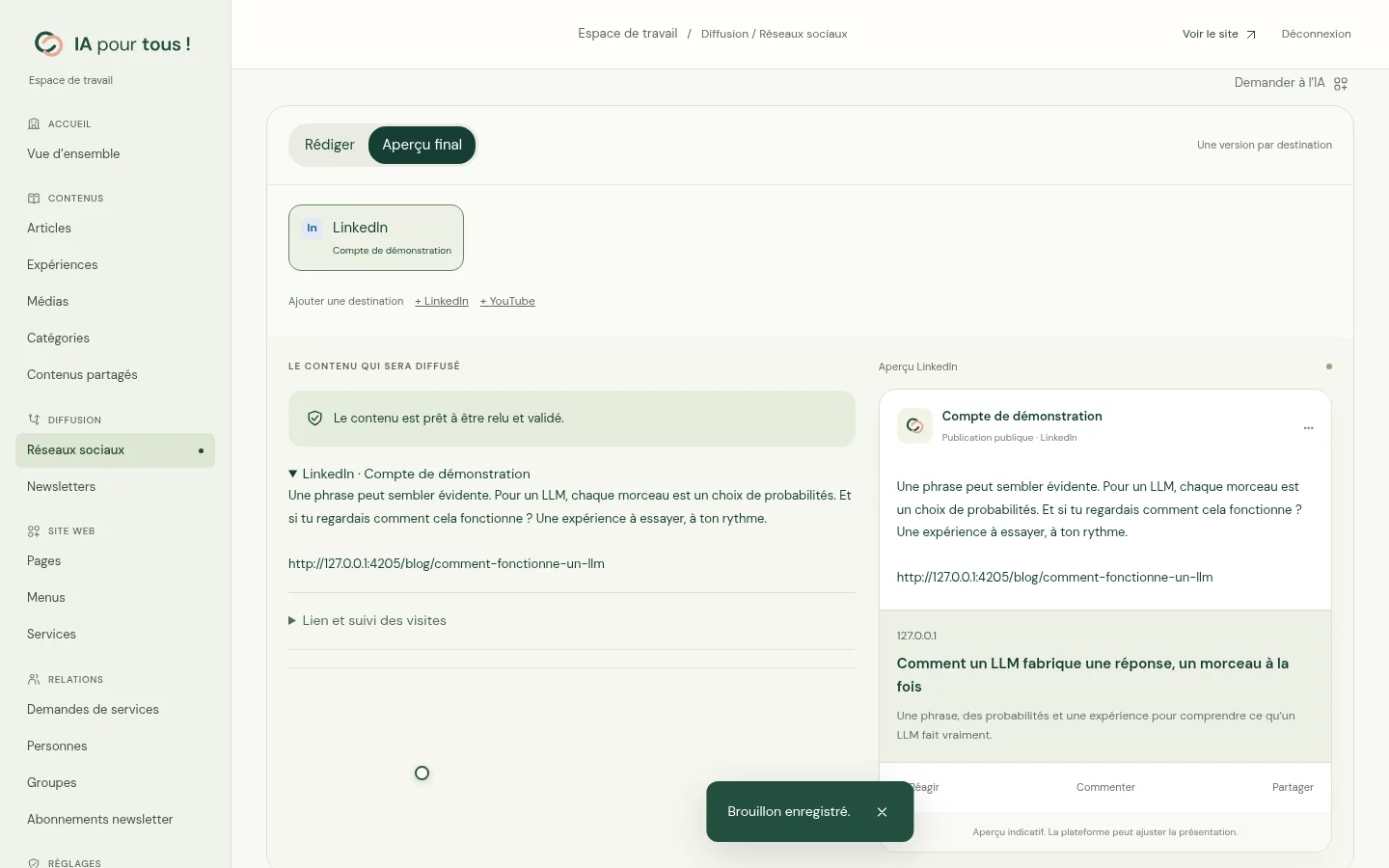 Une publication LinkedIn est préparée dans le CMS avec son texte, son compte de destination et son aperçu.